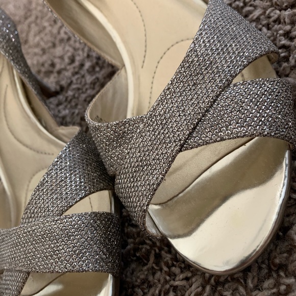 Bandolinos Shoes - Picture 2 of 4